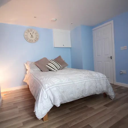 The Snug Apartment *